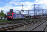 SBB - 484 014-6 mit Güterzug unterwegs in Pratteln am 02.04.2024 .. Standort des Fotografen ausserhalb der Geleisanlagen