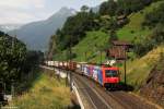 484 007 + 484 011 mit KLV Zug am 03.07.2015 bei Gurtnellen.