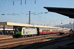 Nachdem die Re 485 018-6 am 18.10.2017 den AKE-Rheingold (Domodossola - Berlin) nach Basel Bad Bf brachte, steht sie nun abgekuppelt vom Zug auf Gleis 2 und wartete darauf, in Richtung Abstellung zu