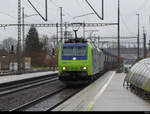 BLS - Lok`s 485 018 + unbekannte BLS Lok unterwegs auch bei Regen vor Güterzug bei der durchfahrt im Bahnhof Herzogenbuchsee am 2020.03.05