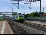 BLS - Lok 485 015 mit Rolla bei der durchfahrt im Bahnhof Münsingen am 30.05.2020