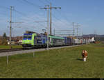 BLS - Lok 485 001 mit Rolla unterwegs in Richtung Bern bei Lyssach am 31.10.2020