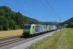 Dreifach Traktion, mit den BLS Loks 485 013-7, 485 020-2 und 465 004-0 fährt Richtung Bahnhof Gelterkinden. Die Aufnahme stammt vom 14.06.2022.
