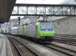 bls - Loks 485 017 und  485 002 vor einer Rolla bei der einfahrt im Bahnhof Spiez am 06.04.2013