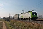 Re 485 002-0 am 07.02.2015 mit einer RoLa (Novara - Freiburg (Brsg) Gbf) bei Hügelheim und fuhr in Richtung Zielbahnhof.