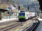 BLS - Loks 485 012-9 mit Rolla bei der durchfahrt im Bahnhof von Liestal am 16.04.2016