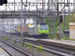 BLS - 485 003-8 mit Rolla unterwegs im Bahnhofsareal in Muttenz am 23.04.2016