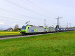 BLS - 485 007-9 und 486 508-5 mit Güterzug unterwegs bei Lyssach am 30.04.2016