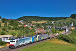Railpool/BLS 186 108 und die BLS Re 485 018 donnern in Zeihen am Bözberg mit einem KLV Zug vorbei.Bild vom 10.7.2016
