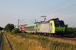 In der Abendsonne des 11.06.2015 fuhr Re 485 011-1  Weil am Rhein  mit einer RoLa (Freiburg (Brsg) Gbf - Novara) südlich von Buggingen in RIchtung Schweizer Grenze.