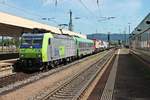 Mit einer RoLa (Novara - Freiburg (Brsg) Rbf) fuhr am 26.06.2015 die Re 485 016-0 über Gleis 4 durch Basel Bad Bf in Richtung Norden.