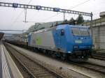 Als  Leiharbeiter  in der Schweiz kam diese Lok der RAG mit Namen 185 527-9 am 29.04.2006 bei der BLS zum Einsatz. Hier trifft sie mit einem gemischten Gterzug in Spiez ein. Wahrscheinlich stand die Lok in Diensten der Railion Deutschland AG (frher DB Cargo) und wurde ber diese als Leihlok an die BLS weitergegeben, da die Gtersparte der DB mit der RAG ebenso wie mit der BLS zusammenarbeitet.