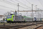 Re 485 006-1 durchfährt den Bahnhof Pratteln. Die Aufnahme stammt vom 20.02.2018.