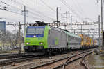 Re 485 017-8 durchfährt den Bahnhof Pratteln. Die Aufnahme stammt vom 27.02.2018.