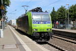 485 009-5 von BLS kommt als Umleiter mit einem LKW-Zug aus Domodossola(I) nach Kaldenkirchen(D unnd aus Richtung Krefeld und fährt durch Anrath in Richtung Viersen.
Aufgenommen vom Bahnsteig in Viersen.
Bei Sommerwetter am Nachmittag vom 7.7.2018.