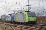 Doppeltraktion, mit den Loks 485 001-2 und 193 497-5 verlassen bald die Abstellanlage beim badischen Bahnhof. Die Aufnahme stammt vom 03.12.2018.