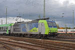 Re 485 016-0 durchfährt den badischen Bahnhof. Die Aufnahme stammt vom 06.11.2019.