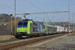 Re 485 012-9 der BLS durchfährt den Bahnhof Gelterkinden. Die Aufnahme stammt vom 08.02.2020.