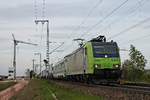 Mit einer RoLa (Freiburg (Brsg) Rbf - Novara Boschetto) fuhr am Nachmittag des 07.05.2019 die Re 485 020-2 nördlich von Müllheim (Baden) über die KBS 703 durchs Markgräflerland in Richtung Schweizer Grenze.