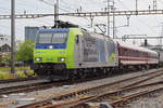 Re 485 007-9 durchfährt den Bahnhof Pratteln. Die Aufnahme stammt vom 26.06.2020.