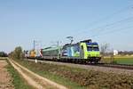 Am Nachmittag des 16.04.2020 fuhr Re 485 012  BLS Cargo - Die Alpinisten  mit ihrer RoLa (Freiburg (Brsg) Rbf - Novara Boschetto), welche sie bis Domodossola bespannte, südlich von Buggingen durchs Markgräflerland in Richtung Schweizer Grenze.