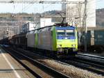 bls - Gterzug der bls mit der 485 001-2 + 485 ... bei der Durchfahrt im Bahnhof von Roggwil-Wynau am 30.11.2008