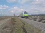 Am 04.04.2012 war Re 485 003-8 mit einer RoLa nach Novara kurz vor Mllheim (Baden) unterwegs.