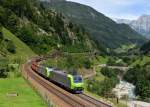 Re 485 003 + Re 485 008 mit einem Schrottzug am 28.08.2012 unterwegs bei Intschi.