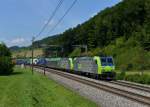 Re 485 006 + Re 485 004 mit einer Rola am 30.08.2013 bei Tecknau.