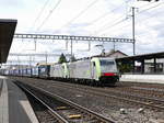 BLS - 485 501-0 und 486 503-6 mit Güterzug bei der durchfahrt im Bahnhof von Rothrist am 03.05.2017
