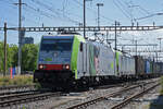 Doppeltraktion, mit den BLS Loks 486 505-1 und 475 409-9 durchfährt am 13.06.2022 den Bahnhof Pratteln.