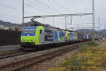 Doppeltraktion, mit den BLS Loks 485 005-3 und 475 412-3 durchfährt den Bahnhof Gelterkinden. Die Aufnahme stammt vom 23.12.2020.