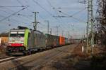 Am 25.01.2014 bespannte die BLS Cargo Re 486 501 den 42013 (Wanne-Eikel - Melzo), als sie mit dem buntem Containerzug durch den Bahnhof von Müllheim (Baden) über Gleis 2 gen Basel fuhr.