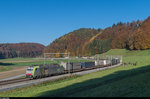 Re 486 502 durchfährt am 29. Oktober 2016 mit einem UKV-Zug die Wynigerkurve bei Burgdorf.