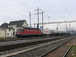 SBB - Re 6/6  620 057-0 mit Güterzug unterwegs in Prattelen am 20.11.2017