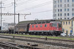 Re 620 005-9 durchfährt den Bahnhof Pratteln.