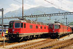 15.06.2001, Schweiz, Bahnhof Bellinzona, die Lokomotiven 11667 und 11634 warten auf den nächsten Einsatz.