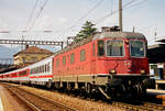 15.06.2001 Bahnhof Bellinzona, Lok 11610, eine Re 6/6, vor dem EC “Ticiano” nach Hamburg