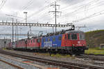 Vierfach Traktion, mit den Loks 620 082-8, 420 336-0, 620 070-3 und 420 276-8, durchfährt den Bahnhof Pratteln.