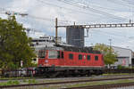 Re 620 037-2 durchfährt den Bahnhof Pratteln.
