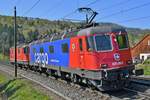Der Lokzug zu Ostern: Nachschuss auf das Duo Re 420 325-3 mit Re 620 086-9  Hochdorf  auf dem Weg Richtung Basel am Vormittag des 12.04.2020 bei Villnachern AG.
