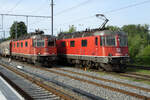 Noch sind die roten Re 620 im Dienst. 
Re 620 054-7  VILLENEUVE  und Re 620 085-1  SULGEN  in Gerlafingen gemeinsam auf die Abfahrt wartend am 12. Juli 2021.
Foto: Walter Ruetsch 