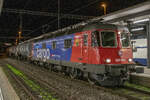 Re 620 014-1  Meilen  ist mit einem Kesselzug unterwegs in Richtung Basel, aufgenommen am Abend des 03.01.2022 bei der Durchfahrt in Brugg AG.