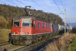 Re 620 037-2  Sonceboz-Sombeval  und 11624  Rothrist  sind mit dem verspäteten 60156 bei Villnachern unterwegs in Richtung Basel, aufgenommen am 13.01.2022.