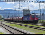 SBB - Re 6/6  620 012-5 abgestellt mit Güterwagen im Bahnhofsareal von ST. Margrethen am 08.07.2022