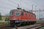 Re 620 053-9 durchfährt solo den Bahnhof Pratteln. Die Aufnahme stammt vom 13.09.2022.