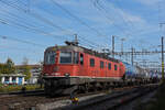 Re 620 054-7 durchfährt am 19.10.2022 den Bahnhof Pratteln.