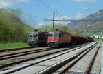 SBB: Güterzüge mit Re 430 364-0 und Re 6/6 11603  WÄDENSWIL  kurz vor der Abfahrt nach Biel in Reuchenette-Péry am 19.