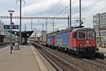 Durchfahrt am 14.05.2015 von Re 620 075-2  Gelterkinden  zusammen mit Re 421 378-1 und einem Containerzug in Pratteln und fuhren gen Frick/Gotthard.