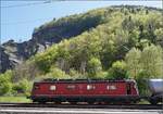 Bahnen im Berner Jura
SBB: Die Re 620 030-7 auf ihren nächsten Einsatz wartend am 10. Mai 2017 in Reuchenette-Péry vor herrlicher Kulisse. Besten Dank an den Admin. Olli für die freundliche Unterstützung, die ich sehr zu schätzen weiss. Mit der entzerrten Variante wurde eine viel bessere Wirkung erzielt.  
Foto:             Walter Ruetsch
Bildbearbeitung:  Olli 